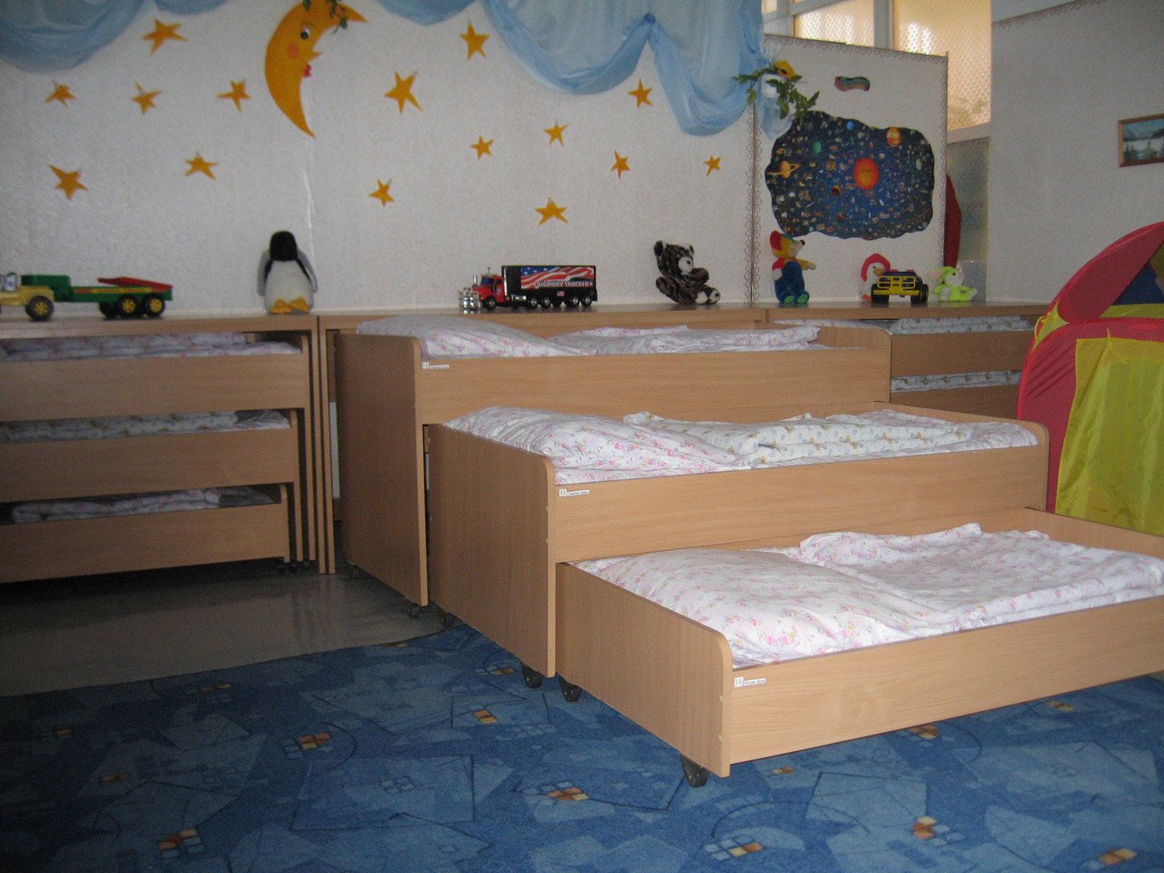 Кровать 3-х ярусная выкатная для детских садов