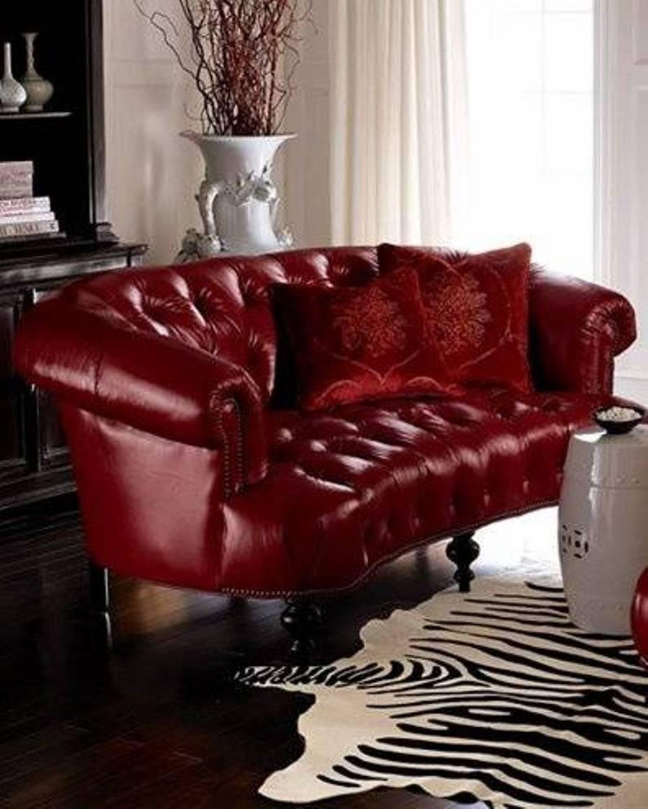 Бордовый кожаный диван