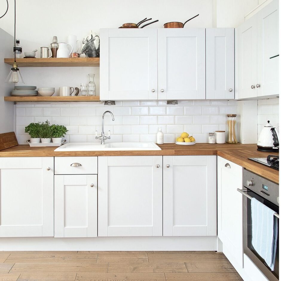 Кухонный гарнитур белый с деревом