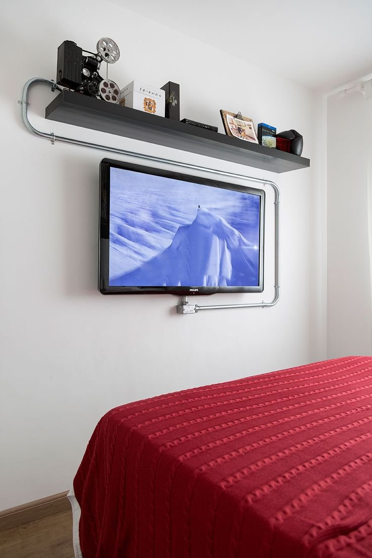 Декор проводов от телевизора на стене