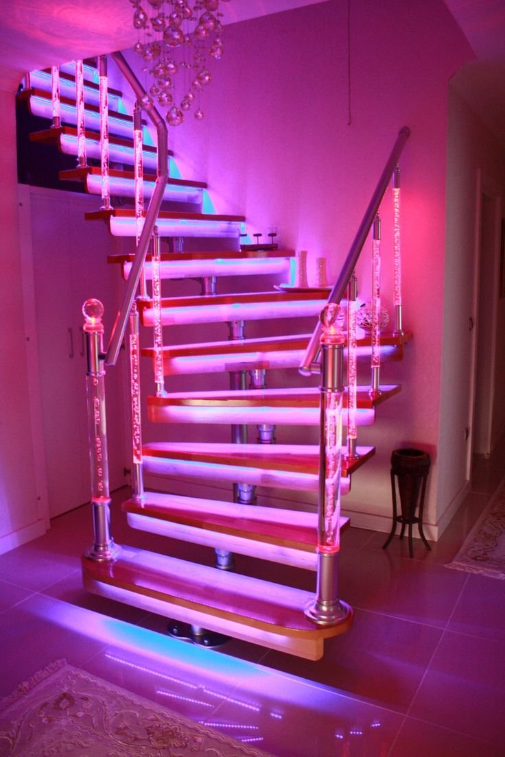 Розовая лестница
