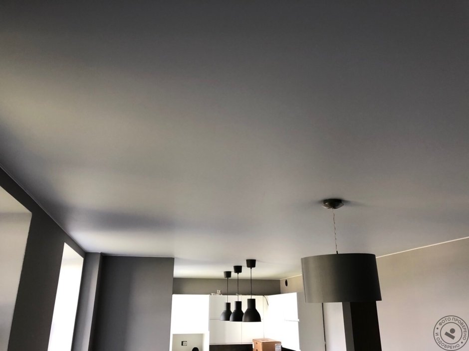 Серый матовый потолок