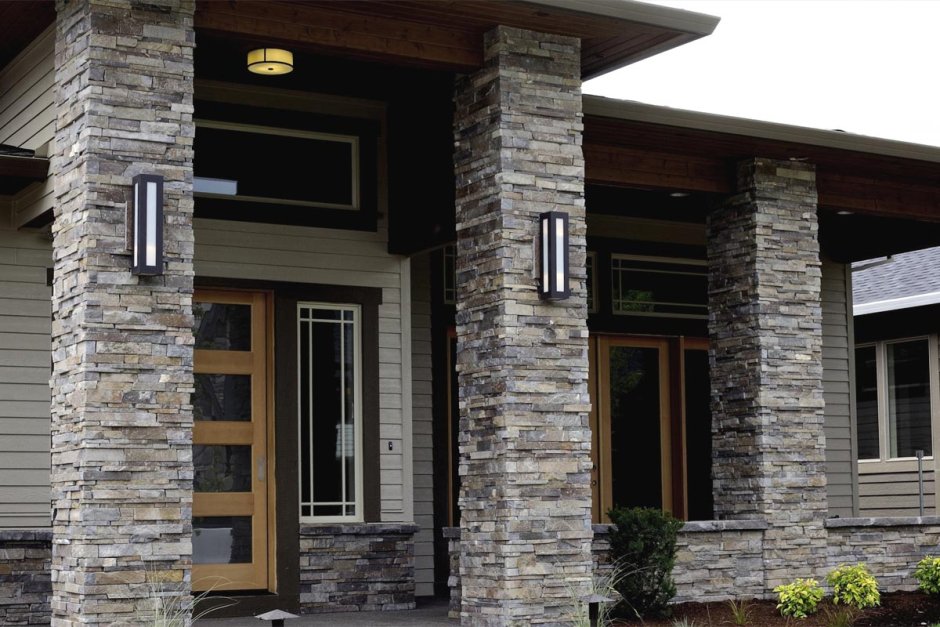 Облицовка дома природным камнем