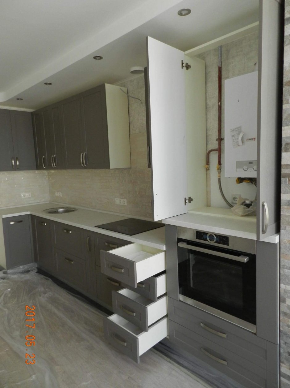 Угловая кухня с газовым котлом