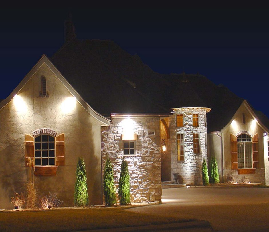 Подсветка фасада коттеджа