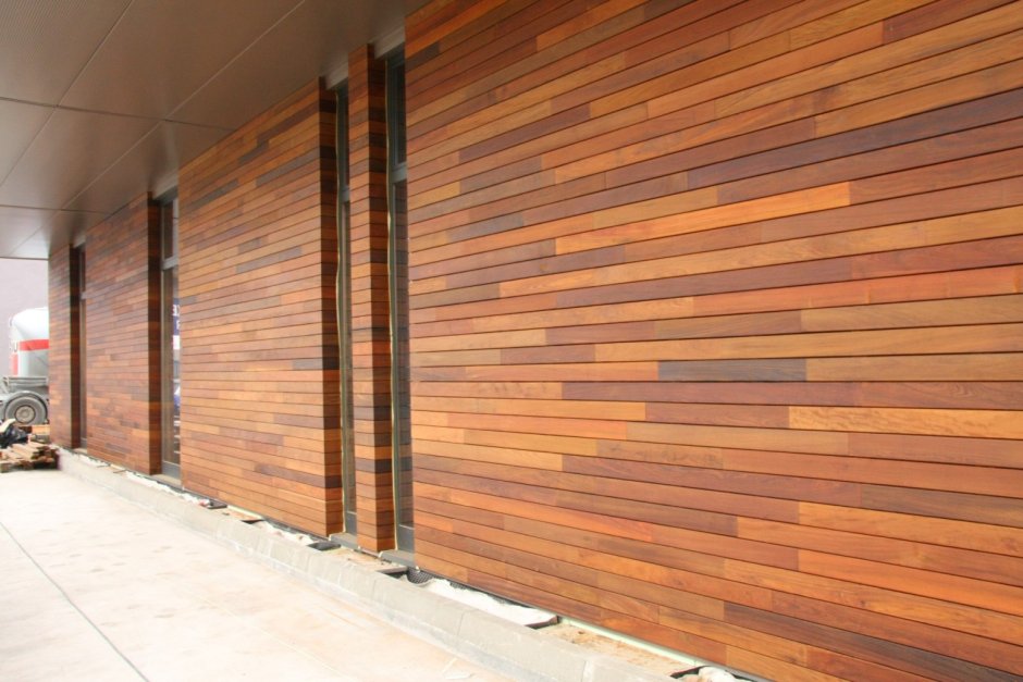 Деревянные стеновые панели для холла