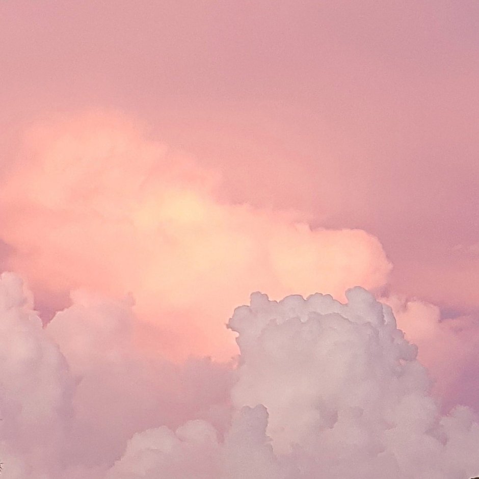 Нежно розовые облака