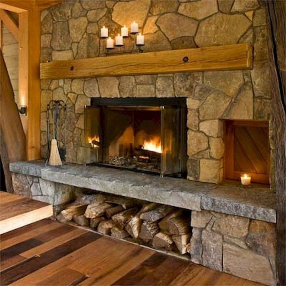 Интерьер деревянный дом оцилиндрованного бревна камин