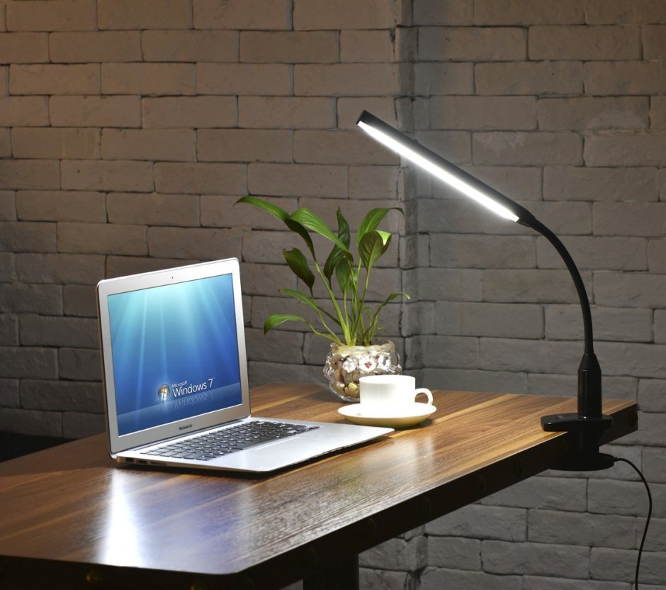 Лампа для компьютерного стола