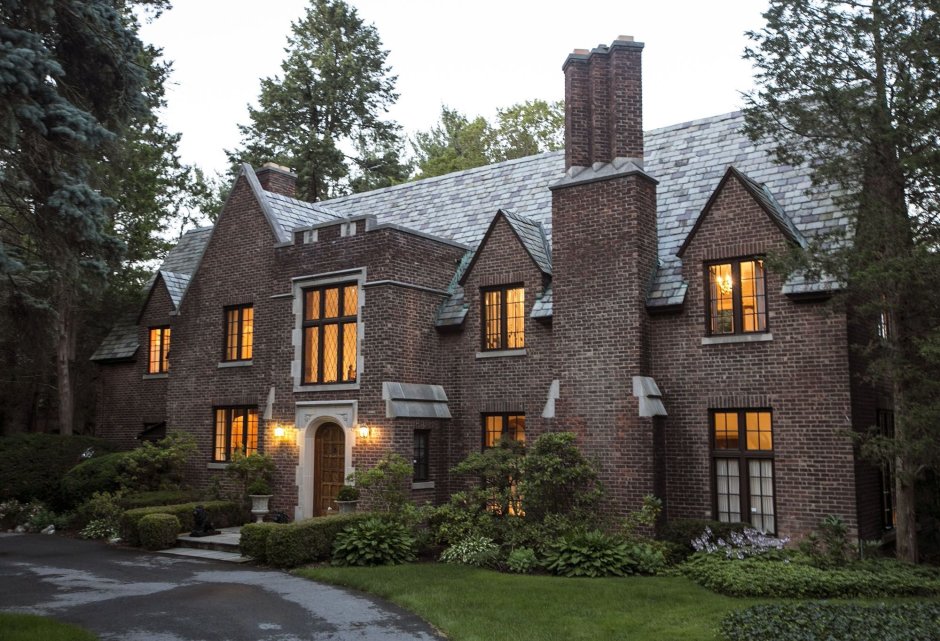 Стиль Тюдор (Tudor Revival Cottage)