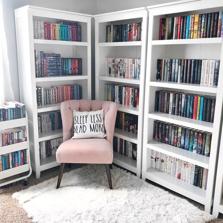 Книжный стеллаж с местом для чтения