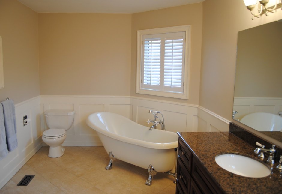 Окрашивание стен в ванной