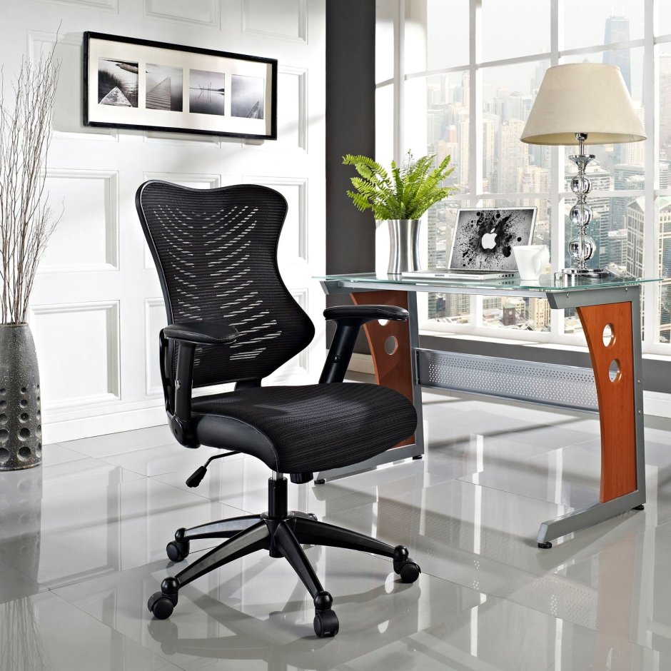 Офис с черным креслом стильный