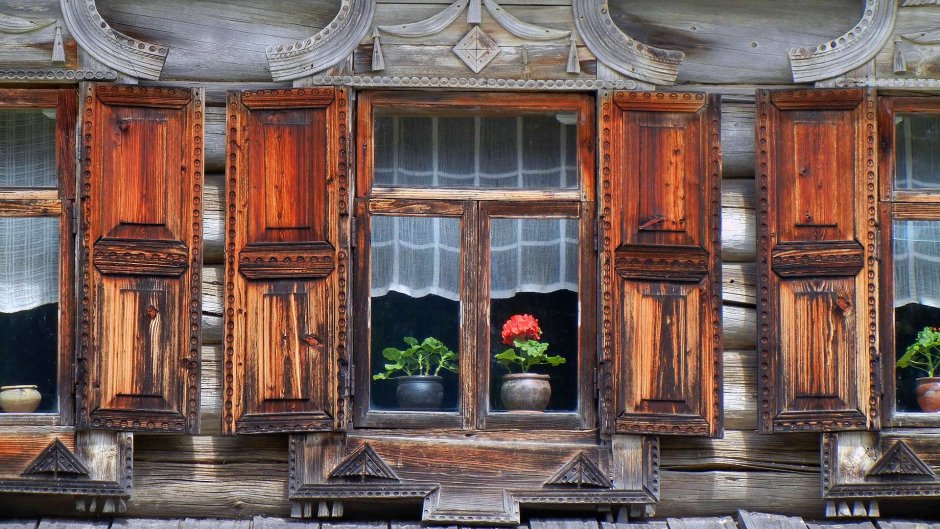 Старые деревянные ставни