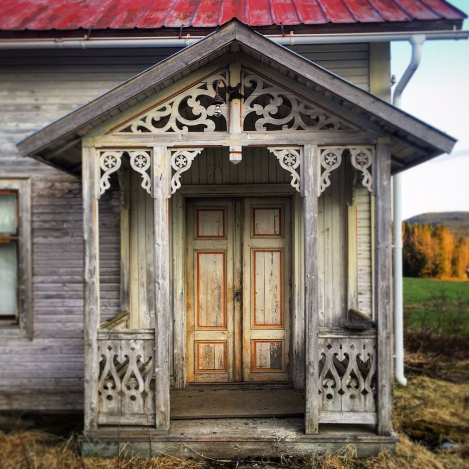 Резное деревянное крыльцо
