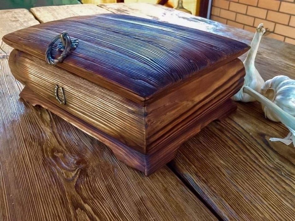 Мебель под старину из дерева