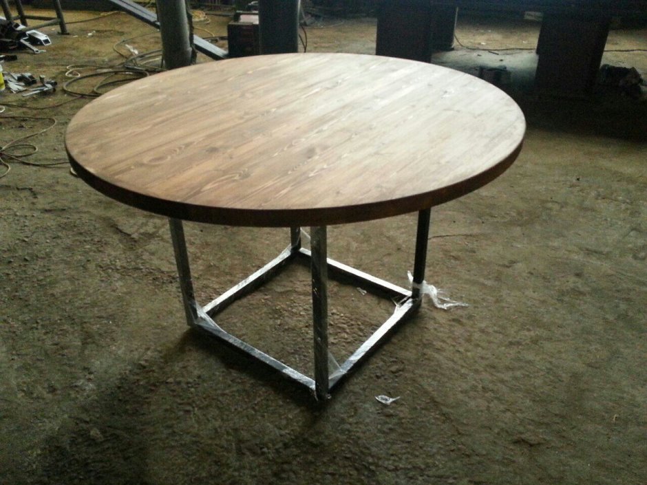 Стол Lakri Round Table