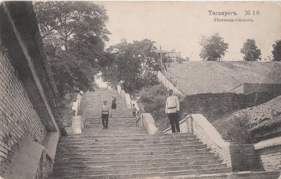 Старая каменная лестница
