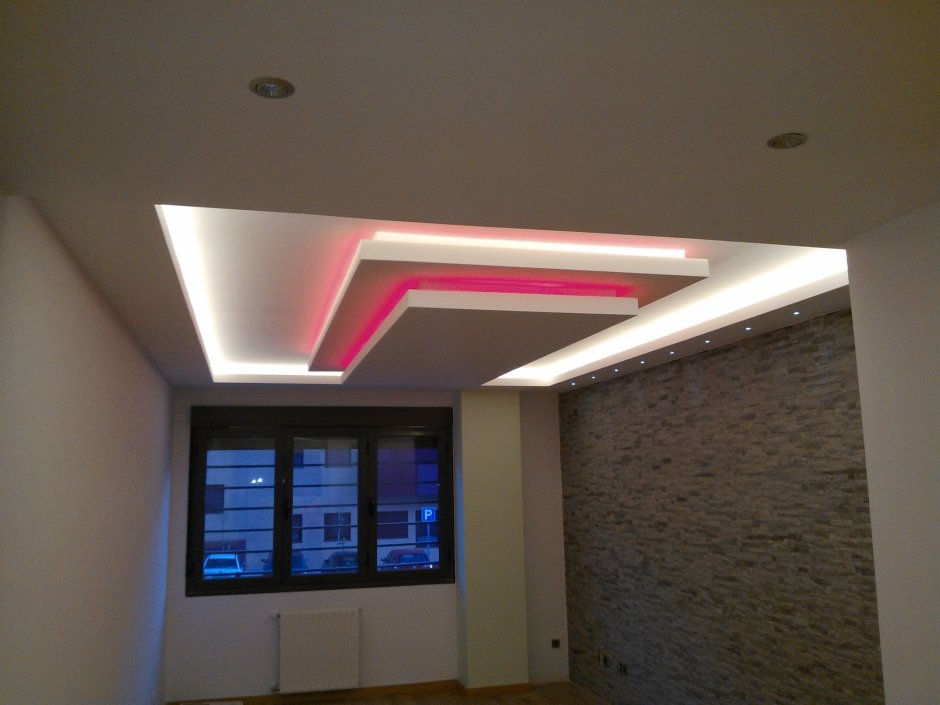Декоративный потолок из гипсокартона с подсветкой