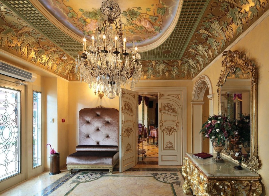 Натяжные потолки в стиле венецианское золото