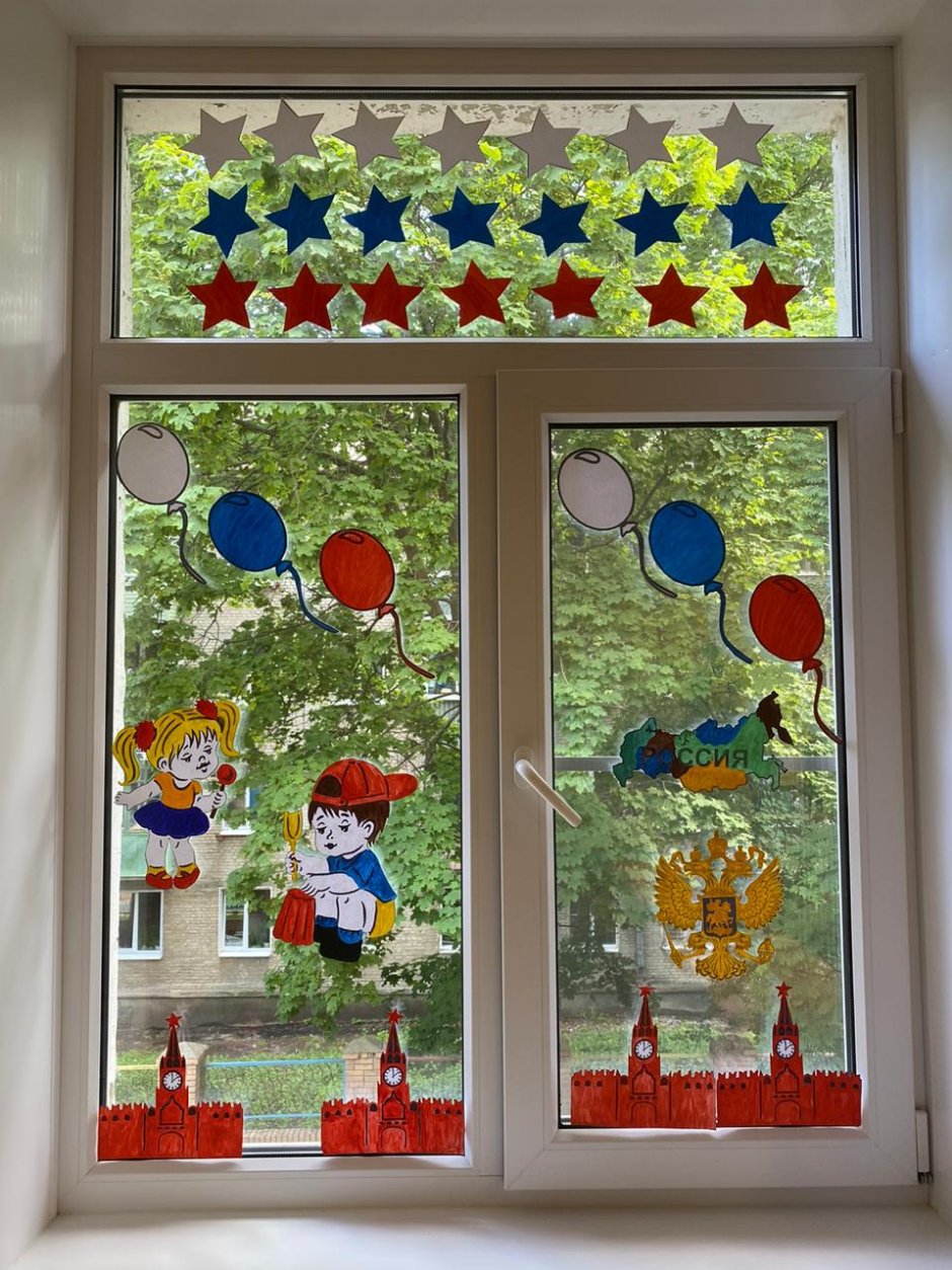 Декор окна в детском саду