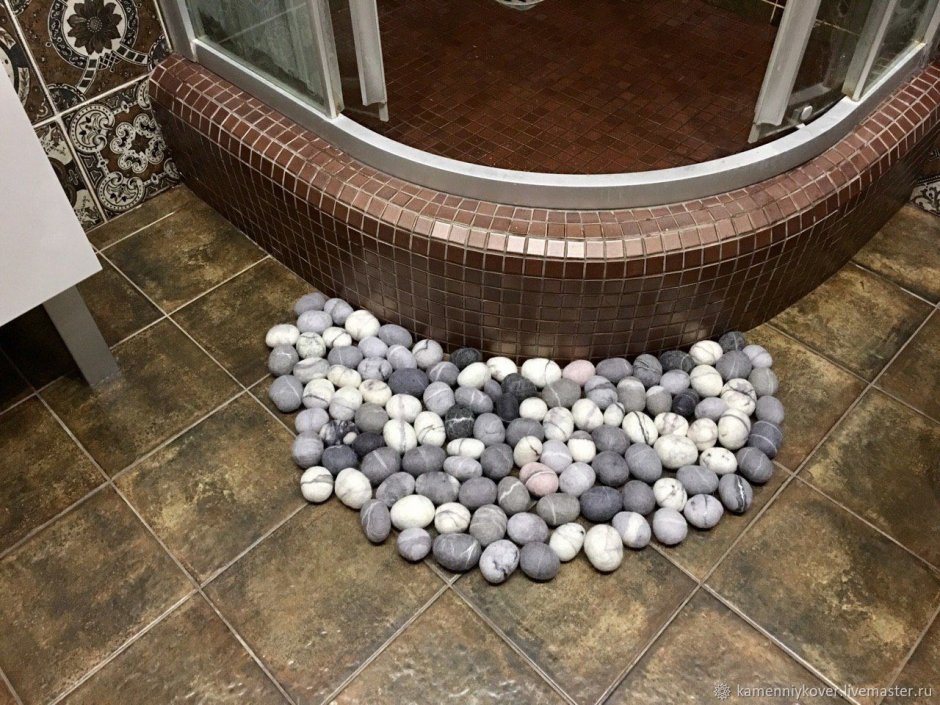 Каменный ковер в ванной