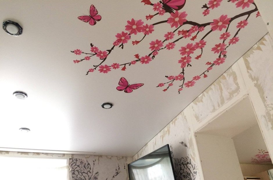 Натяжной потолок с японским рисунком