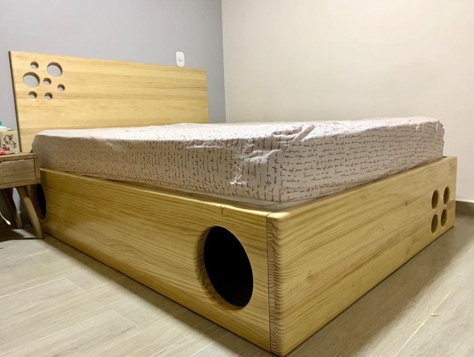 Кровать с лабиринтом для котов