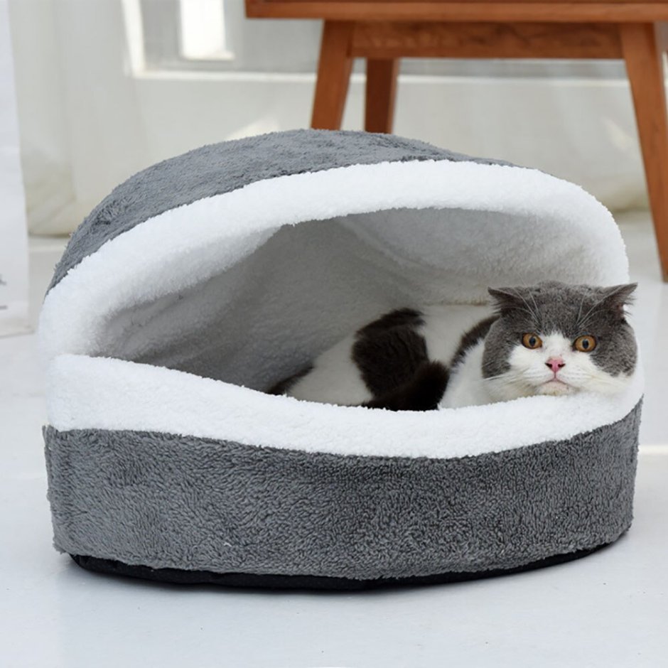 Лежанка для кошки с крышей