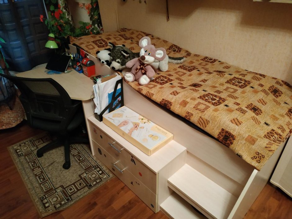 Комната для подростка с двухэтажной кроватью