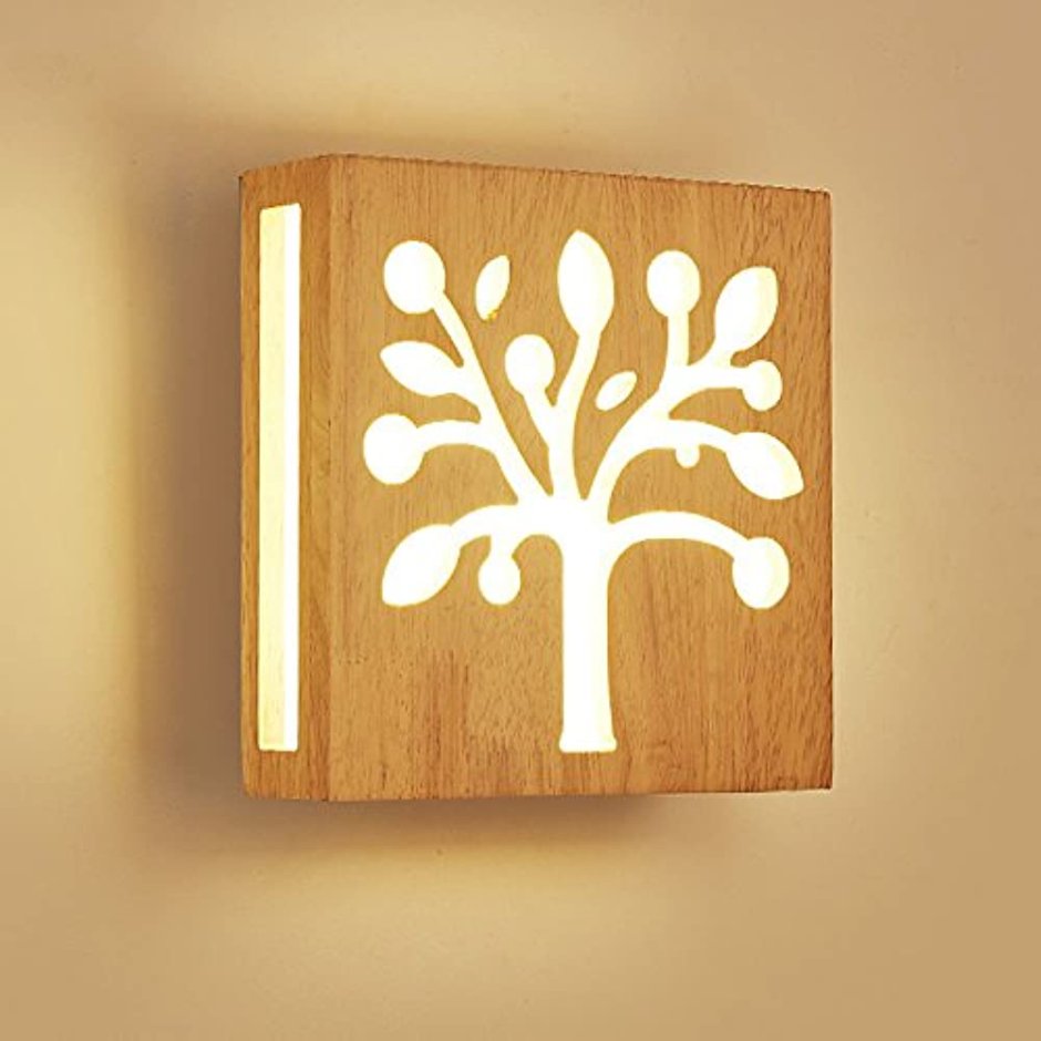 Настенный светильник из дерева