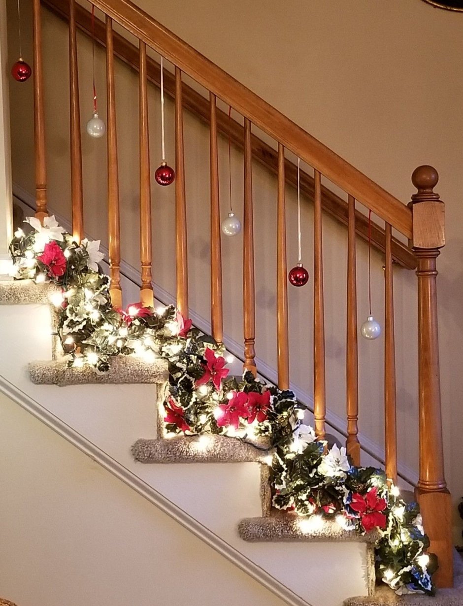 Украшение лестницы на новый год
