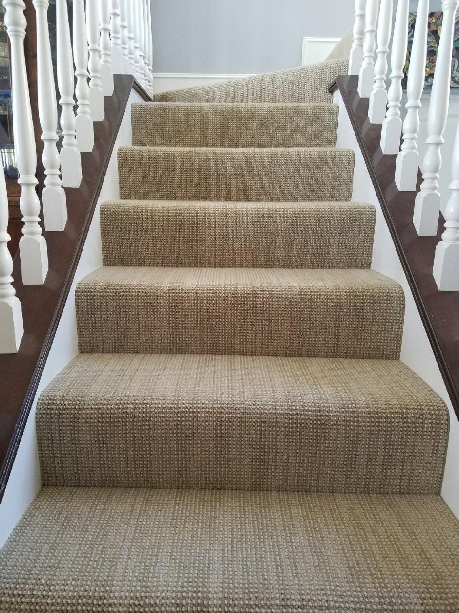 Обшить ступени лестницы ковролином