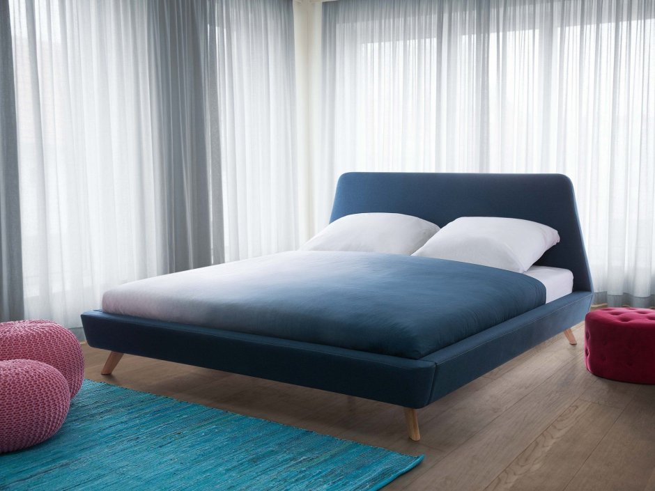 Кровать мягкая синяя