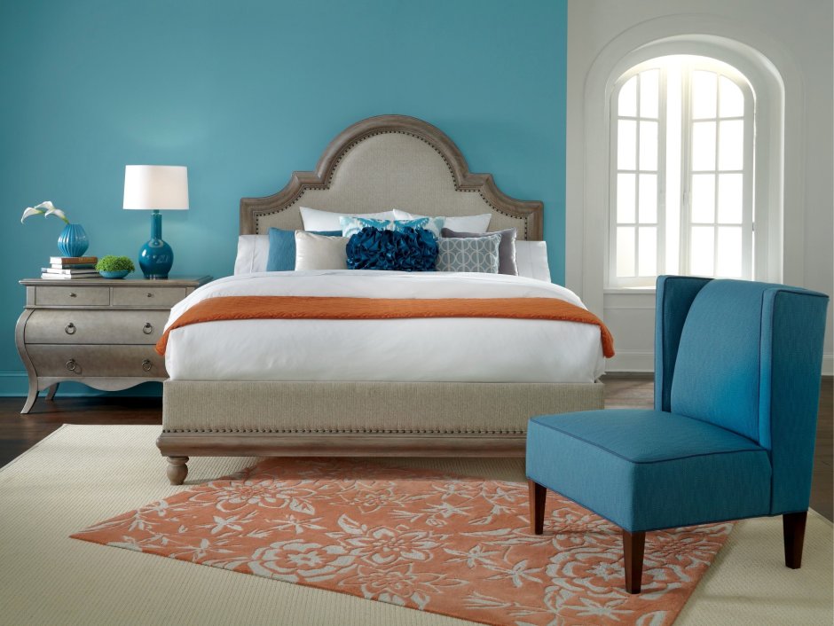Кровать голубого цвета в интерьере