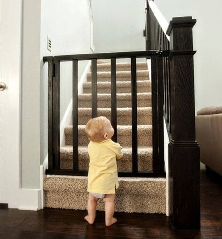 Ворота на лестницу от детей