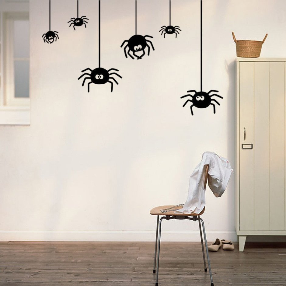 Украшение комнаты пауки