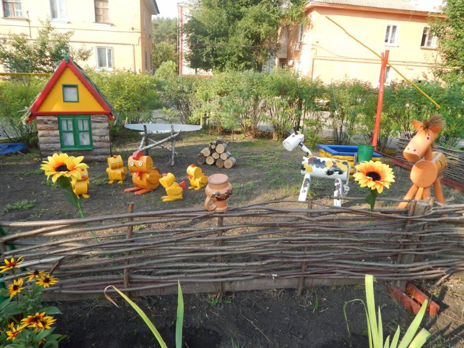Сельский дворик в детском саду