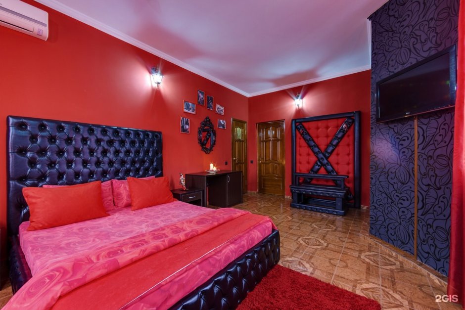 Красная комната для взрослых