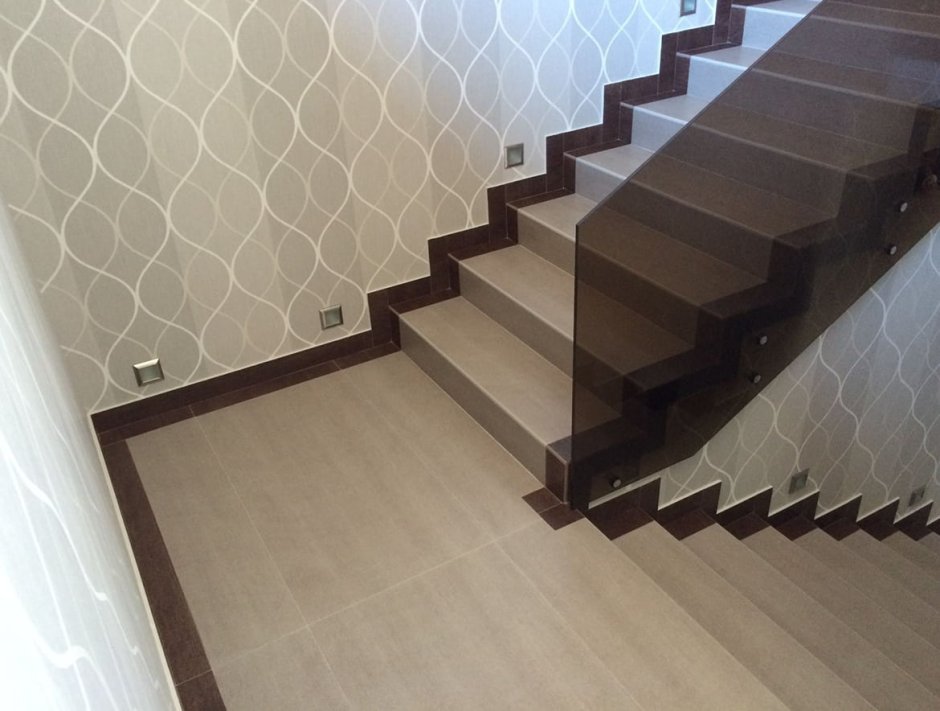 Лестница из керамогранита