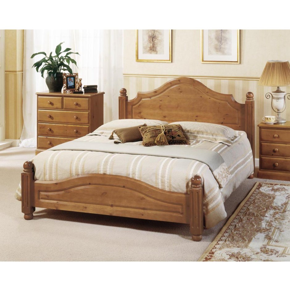Красивая кровать двуспальная из дерева