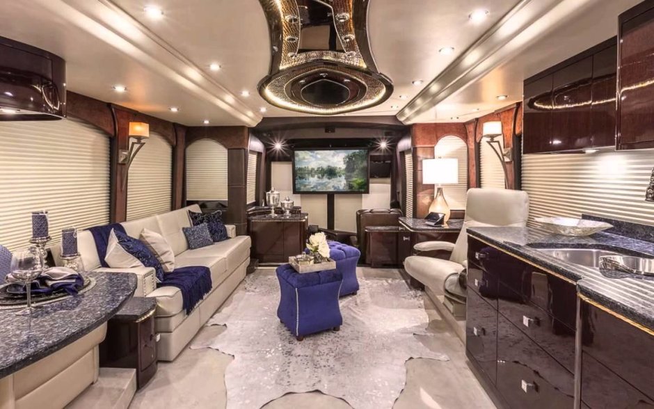 Автодом Featherlite vantare Platinum Plus