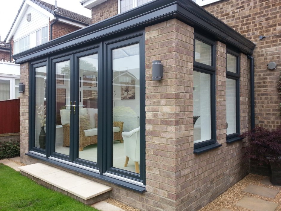 Веранда пристроенная к дому застекленная
