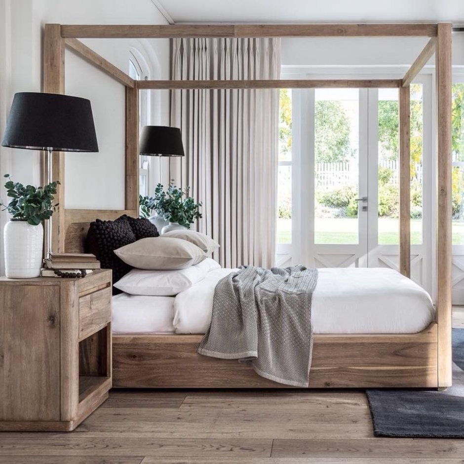 Кровать с балдахином в скандинавском стиле