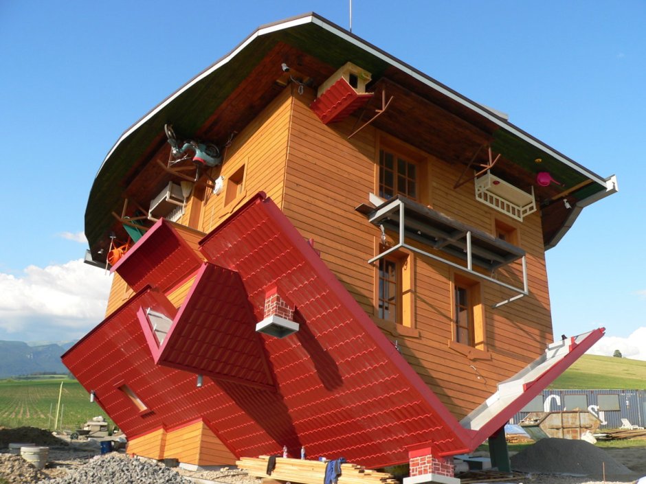 Upside down House отель