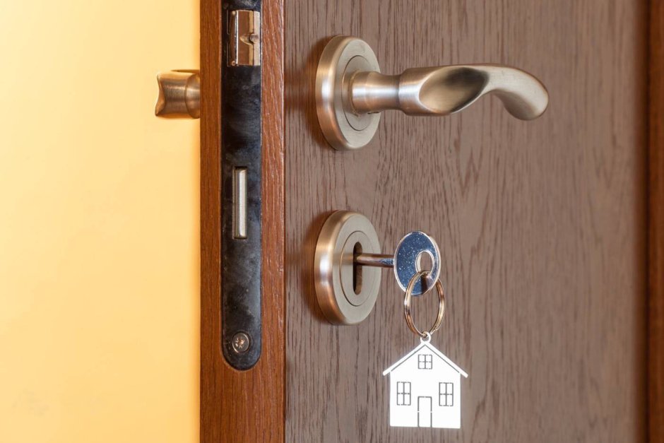 Ключи для дверей и замочные скважины