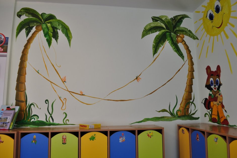 Пальма на стене для детского сада