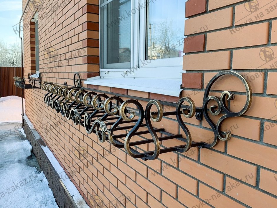 Кованые цветочницы на балкон