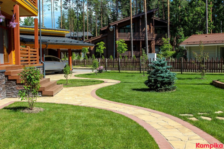Клумба с хвойниками и камнями у двора