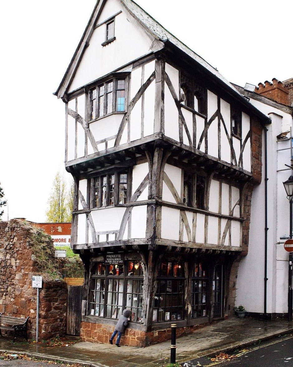Tudor архитектура